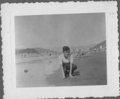 [Vladimir Herzog na praia]
