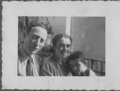 [Vladimir Herzog com os pais] (4)