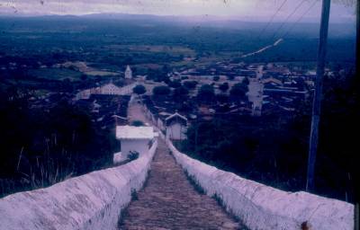 [Vista do alto do caminho para o Santuário de Santa Cruz]