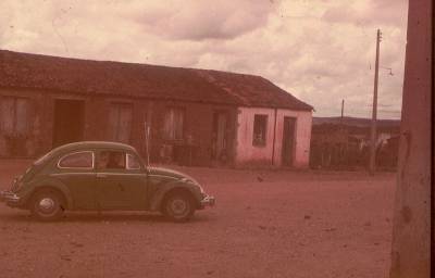 [Carro e casas]