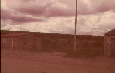 [Rua de terra e casas] (3)