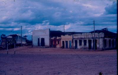 [Rua de terra e casas] (4)