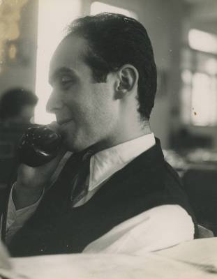 [Vladimir Herzog fala ao telefone]