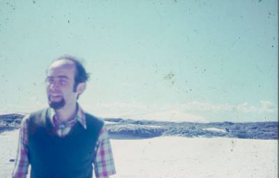 [Vladimir Herzog na praia] (2)