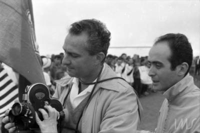 [Vladimir Herzog e Thomaz Farkas em filmagem de 'Subterrâneos de futebol', 1964]