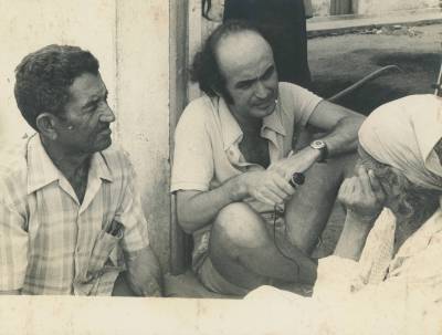 Fevereiro 1975 - Vlado entrevistando população local - Nova Canudos - Contemporânea da Guerra de Canudos