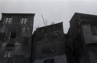 [Conjunto de três casas no Chile]