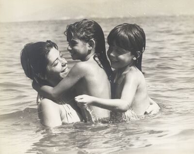 [Clarice Herzog, Beatriz Pacheco Jordão e Ivo  Herzog no mar]
